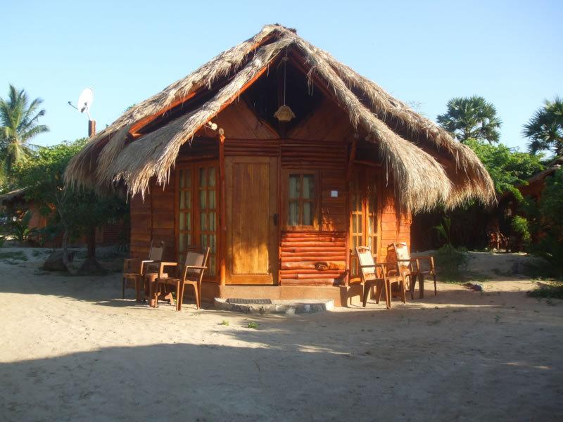 Kirinda Beach Resort, Yala Exterior photo