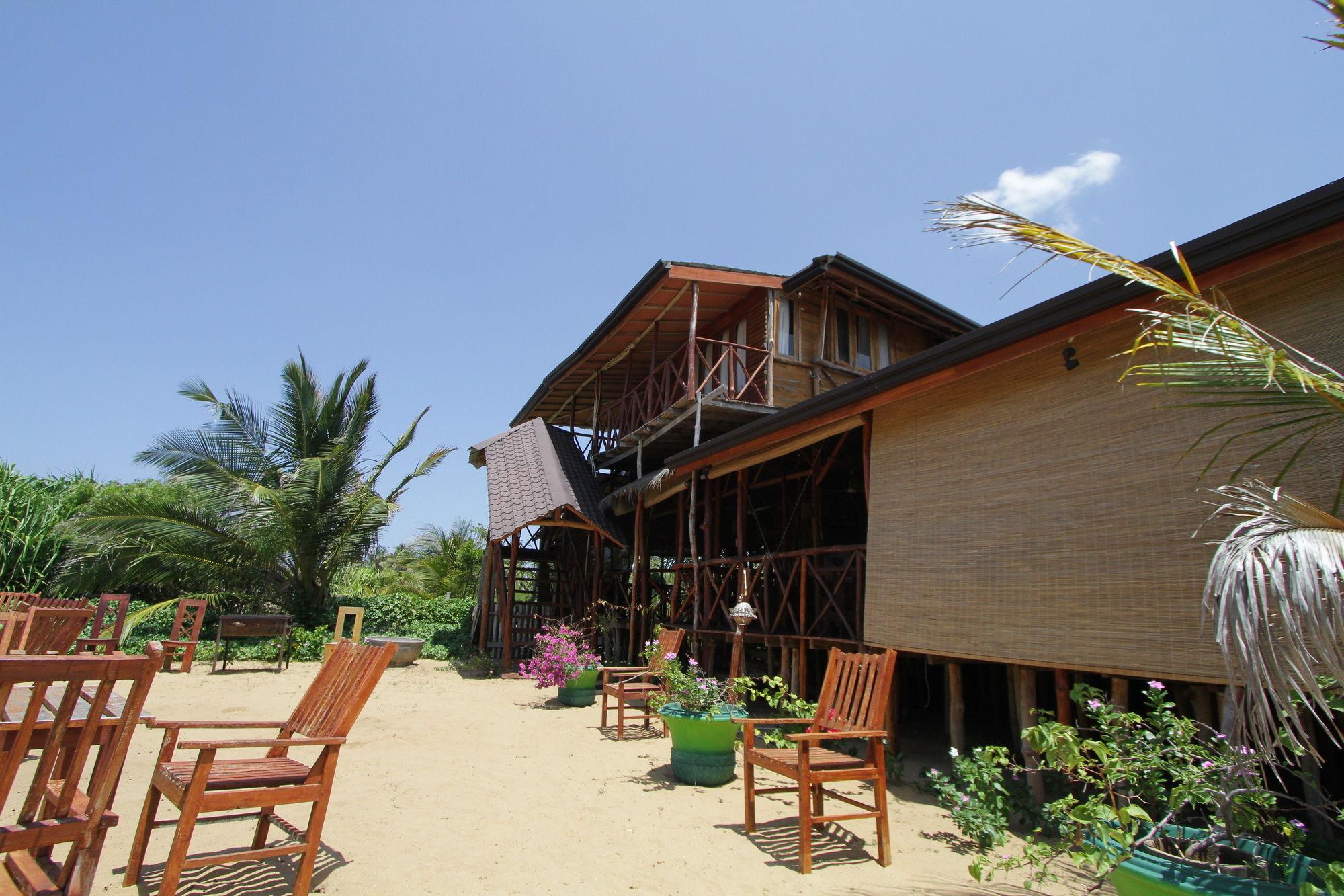 Kirinda Beach Resort, Yala Exterior photo